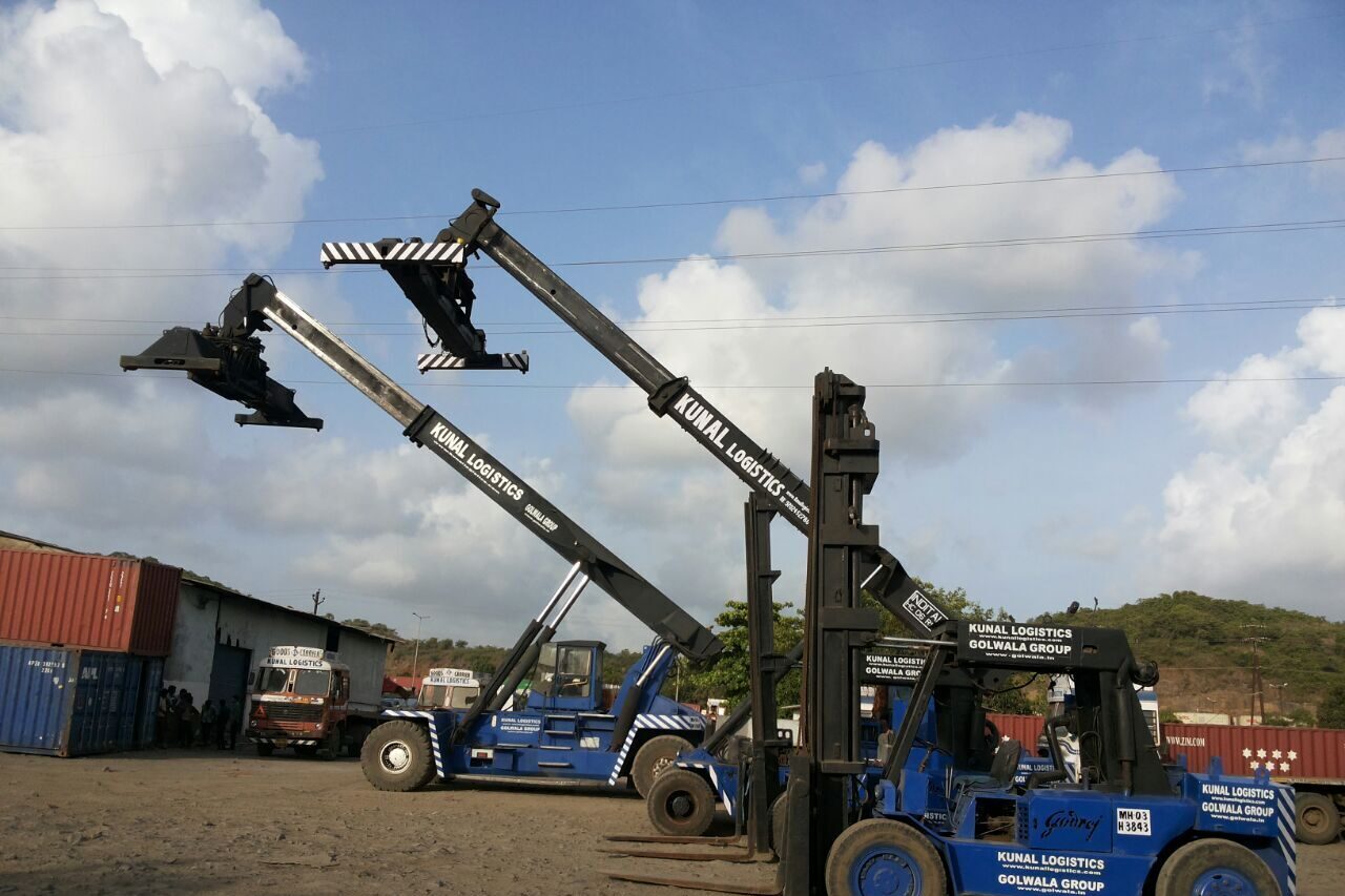 Reach Stacker